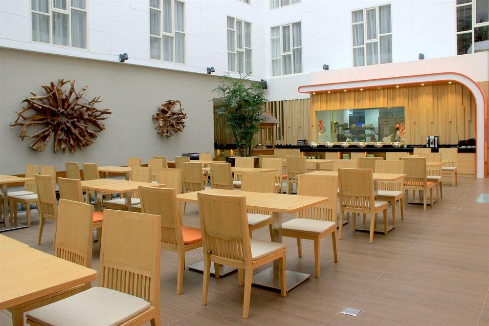 Harris Hotel Raya קוטה לומבוק מראה חיצוני תמונה
