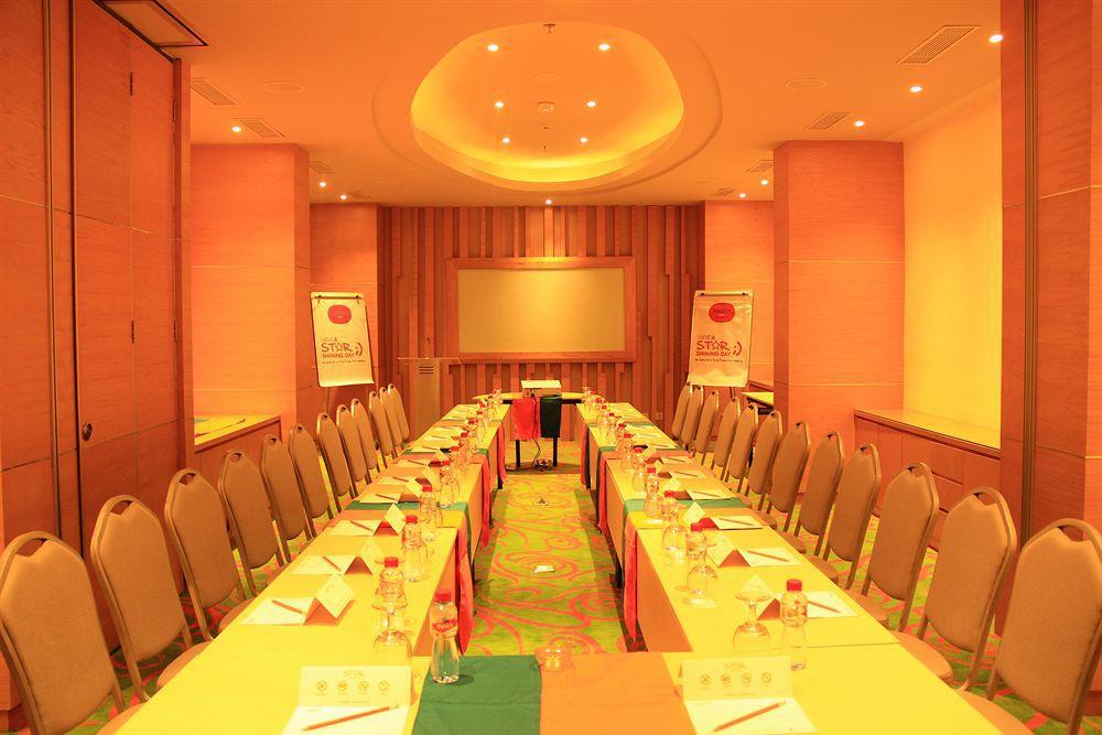 Harris Hotel Raya קוטה לומבוק מראה חיצוני תמונה