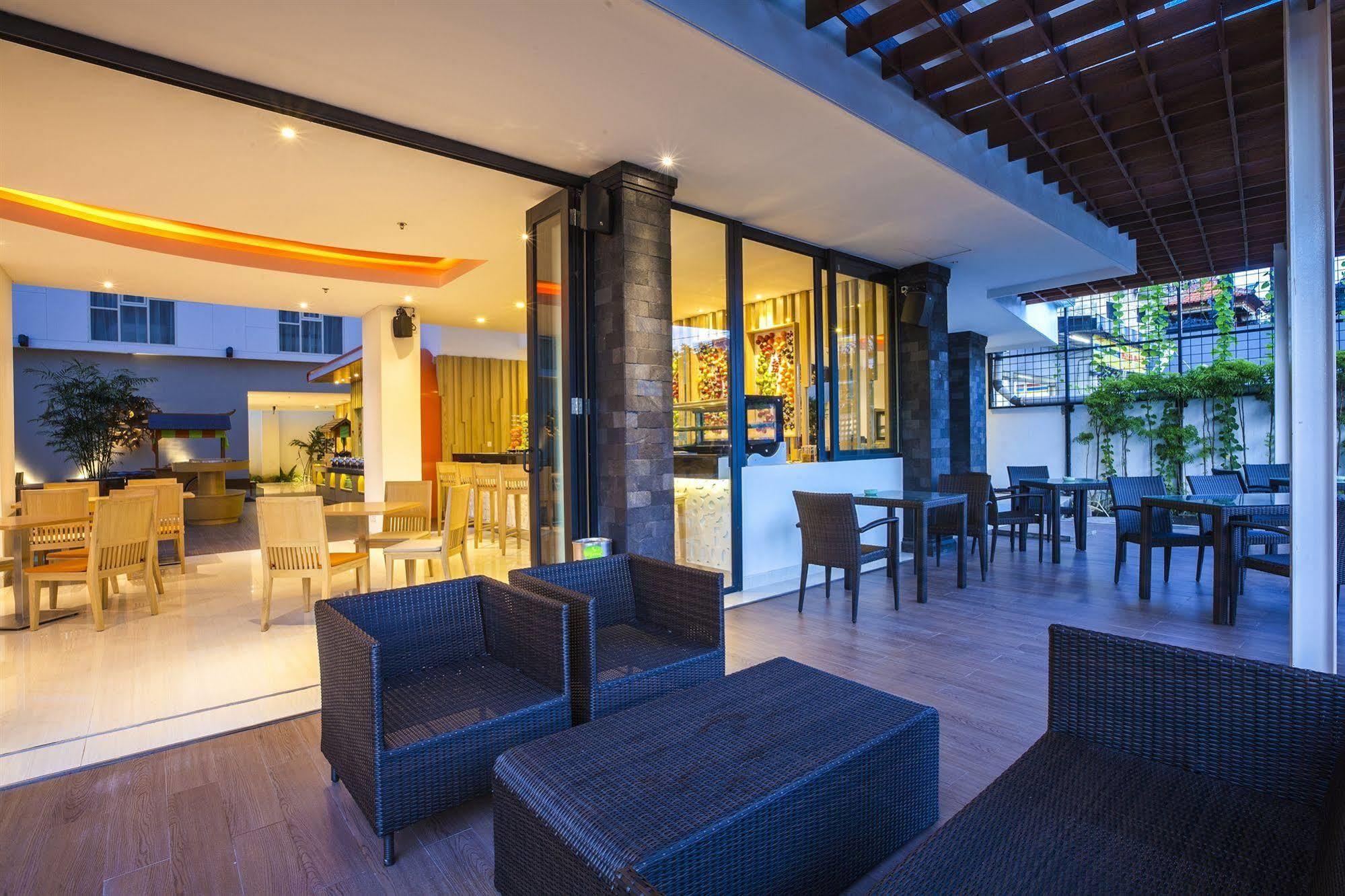 Harris Hotel Raya קוטה לומבוק מראה חיצוני תמונה