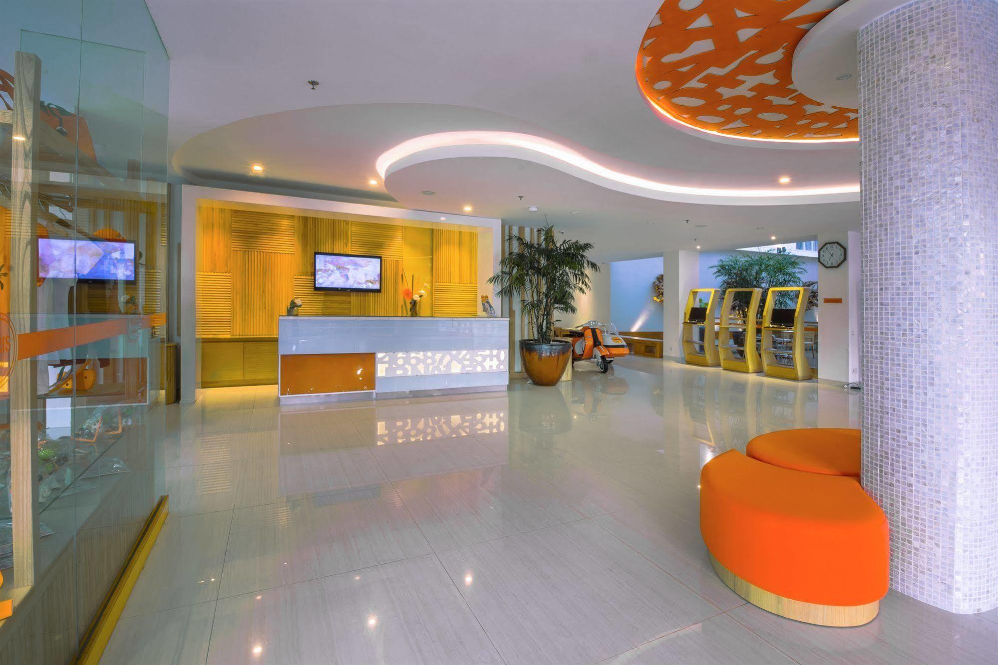 Harris Hotel Raya קוטה לומבוק מראה חיצוני תמונה