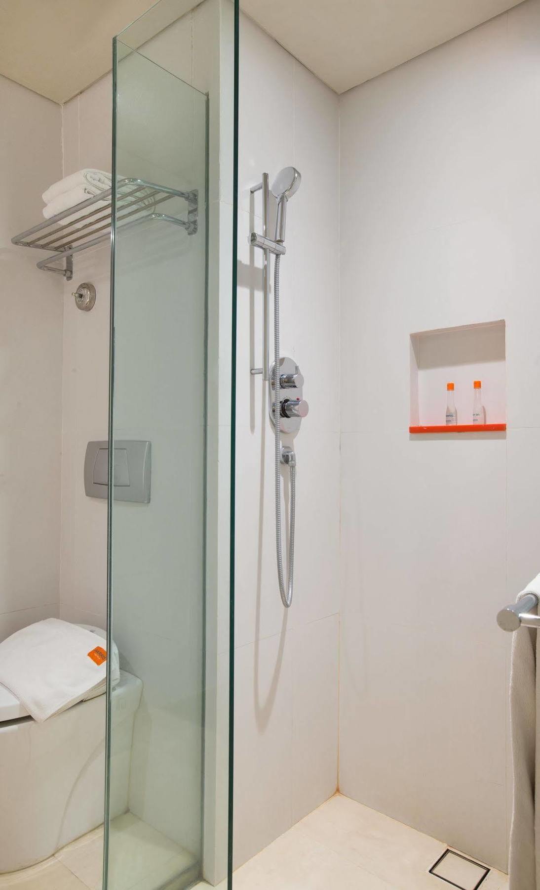 Harris Hotel Raya קוטה לומבוק מראה חיצוני תמונה