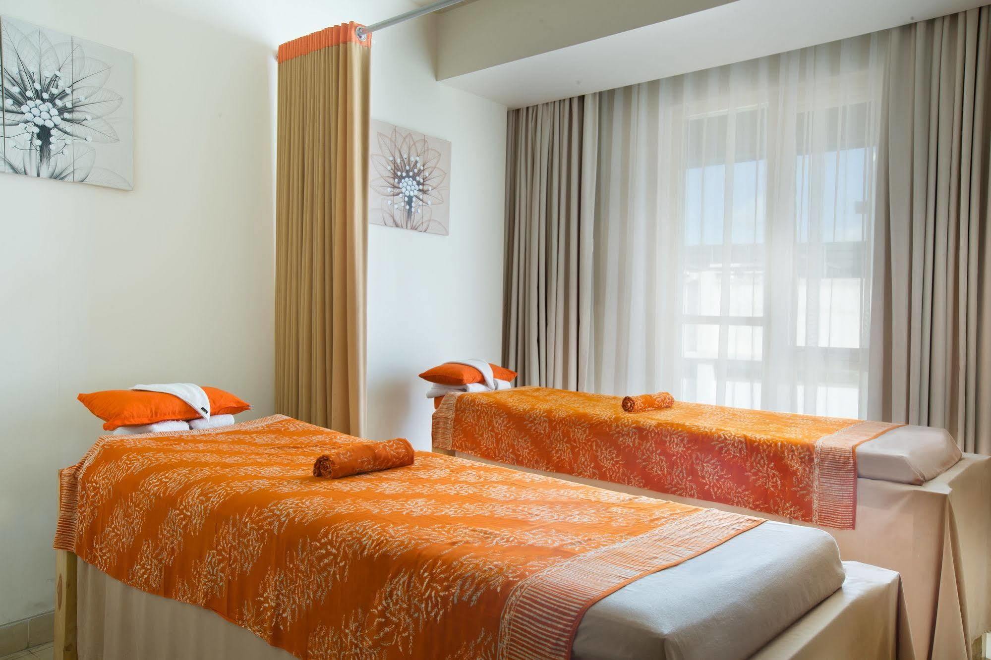 Harris Hotel Raya קוטה לומבוק מראה חיצוני תמונה